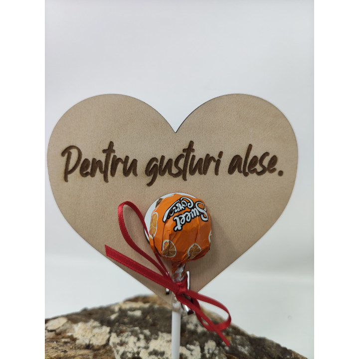Holzherz mit Lutscher – personalisiertes Geschenk RoArtizan