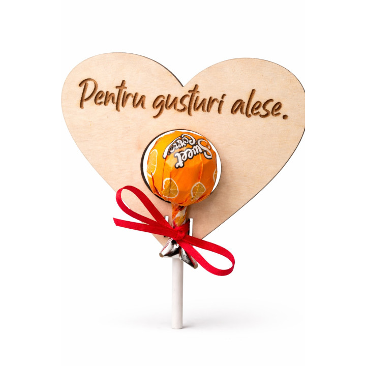 Holzherz mit Lutscher – personalisiertes Geschenk RoArtizan