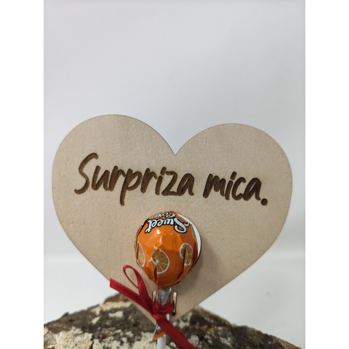Kleines Überraschungsherz mit Bonbon – Holzgeschenk