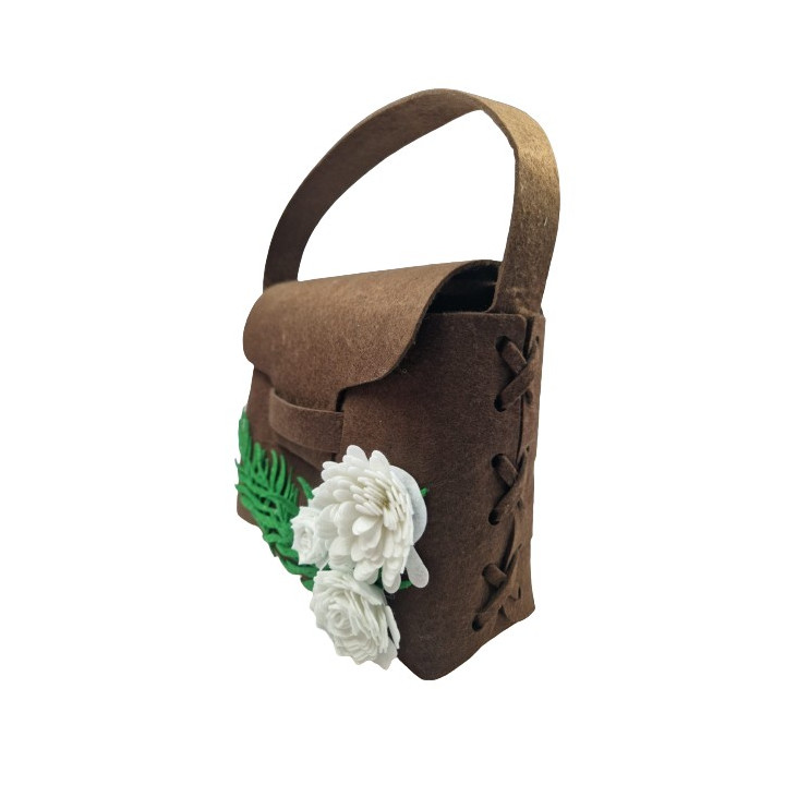 Geanta handmade fetru maro cu flori albe decorative